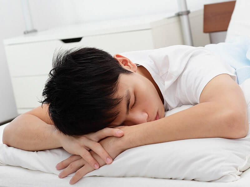 Leher Kaku dan Sakit Punggung Akibat Tidur Tengkurap, Kok Bisa?
